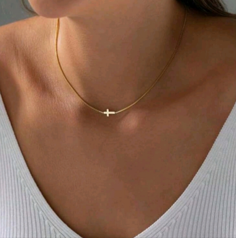 NEW!! 14k Gold Plated Elegant Petite Cross Sideways Necklace
